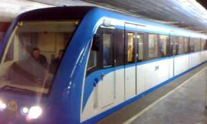 У Києві на колію метро стрибнула людина