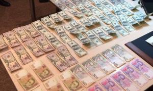 СБУ затримала на хабарі полковника внутрішньої безпеки поліції Буковини

