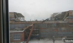 Через снігопад на російському військовому заводі обвалився дах