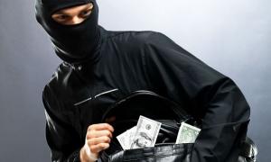 Російська продавчиня вмовила злодія повернути виручку