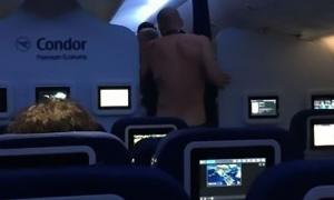 У США голий чоловік посадив літак