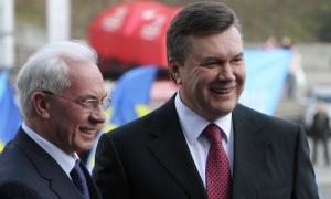 На рахунках Януковича і Азарова в Ощадбанку зберігається понад мільярд доларів