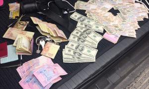 СБУ затримала на хабарі чиновника ветеринарного контролю 