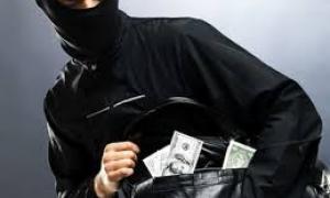 Житель Покровська намагався вивезти вкрадені 1,5 мільйона гривень