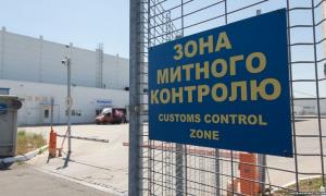 20 осіб у камуфляжній формі увірвалися до приміщення Одеської митниці