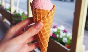 Учені: Порція ранкового морозива робить людину розумнішою 
