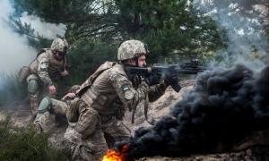 Окупанти продовжують обстрілювати українські позиції з важкої зброї 