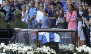 Траурний кортеж з прахом кубинського лідера Фіделя Кастро прибув на кладовище