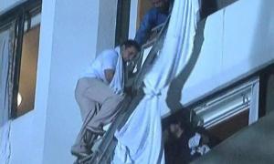 У пакистанському готелі під час пожежі люди опинилися в пастці своїх номерів