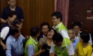 У парламенті Тайваню сталася масштабна бійка. Є поранені