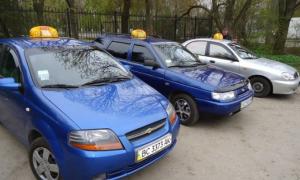 До нового року у Луцьку 75% стоянок таксі будуть обладнані дорожніми знаками та дорожньою розміткою 