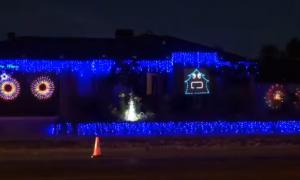 Фанат групи AC/DC екстремально прикрасив будинок до Різдва (відео)

