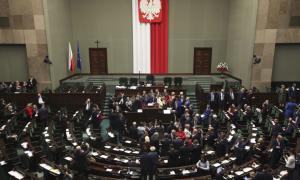 Польща: Опозиція залишатиметься в залі засідань Сейму до 20 грудня