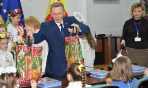 У день Святого Миколая маленькі лучани отримали подарунки від міського голови Миколи Романюка 