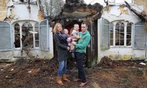 Випадкова пожежа спалила 400-річний котедж британської сім’ї через три дні після покупки