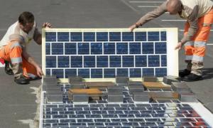У Франції відкрили дорогу з покриттям із сонячних батарей
