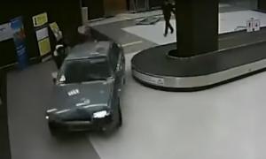 П’яний росіянин проїхав на автомобілі через приміщення аеропорту Казані (відео)