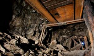 Обвал шахти в Індії: заблоковані десятки гірників