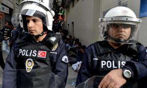 10 осіб в масках з палицями увірвалися до університету в Стамбулі (відео)