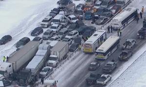 Понад 100 автомобілів зіткнулися через снігопад в Канаді
