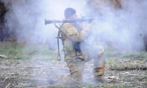 Окупанти гатять  зі всіх видів зброї. Є загиблі та поранені