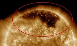 Вчені виявили у Сонці гігантську чорну діру