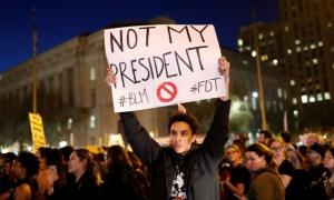 У Вашингтоні чоловік у знак протесту обрання Трампа спробував підпалити себе 