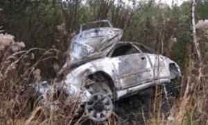 На Волині нетверезі чоловіки вибралися з палаючого авто