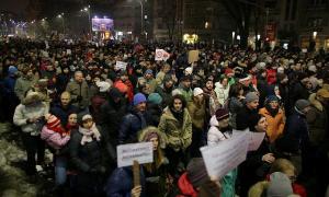 Десятки тисяч людей знову вийшли на антиурядові акції протесту в Румунії