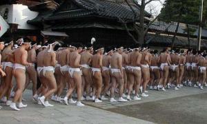В Японія пройшло свято голих чоловіків