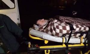 В Мережі гуляє відео, як Насірову біля ліжка в лікарні зачитують підозру