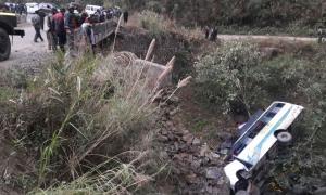 В Індії туристичний автобус потрапив в аварію, є жертви