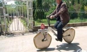Китаєць створив велосипед з трикутними колесами
