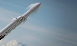 SpaceX анонсувала запуск надважкої ракети Falcon Heavy з повторним використанням 