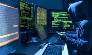 Хакери понад сотню атакували штаб кандидата в президенти Франції Еммануеля Макрона