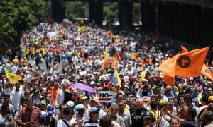 У Венесуелі тривають масові протести проти змін у Конституцію