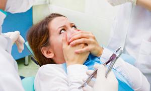 Петербурзький стоматолог видалила пацієнтці 22 здорових зуба