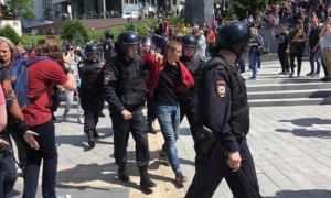 У Москві почали затримувати учасників акції протесту