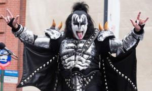 Фронтмен рок-групи Kiss оголосив себе автором «кози»