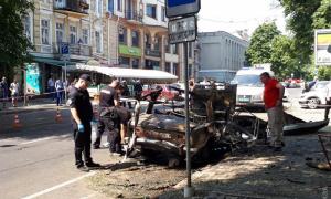 У центрі Одеси вибухнув автомобіль (фото)