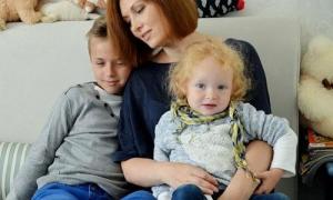 Олена Ксенофонтова втекла з дітьми за кордон