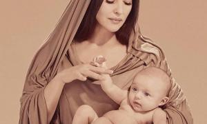 Моніка Беллуччі сфотографувалась в образі Матері Божої