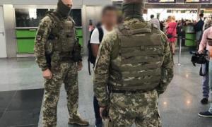 В аеропорту затримано організатора "живим" товаром (відео)