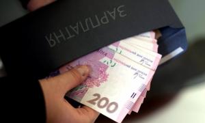 Шок: Зарплата українських клерків складає понад мільйон гривень у місяць