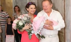 70-річний актор Борис Галкін став батьком