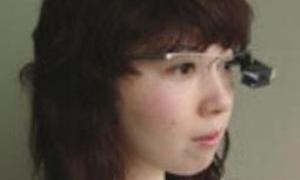 Окуляри з субтитрами переводять голос в текст