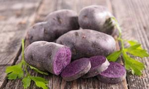 Фіолетова картопля може захистити від раку кишечника