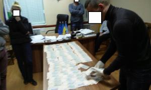 На Чернігівщині затримано посадову особу на хабарі у 68 тисяч гривень 