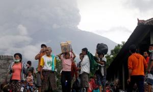 З Балі через виверження вулкану не можуть виїхати тисячі туристів