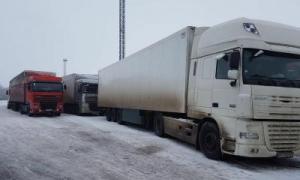 Близько 150 вантажних автомобілів не можуть перетнути кордон з Росією